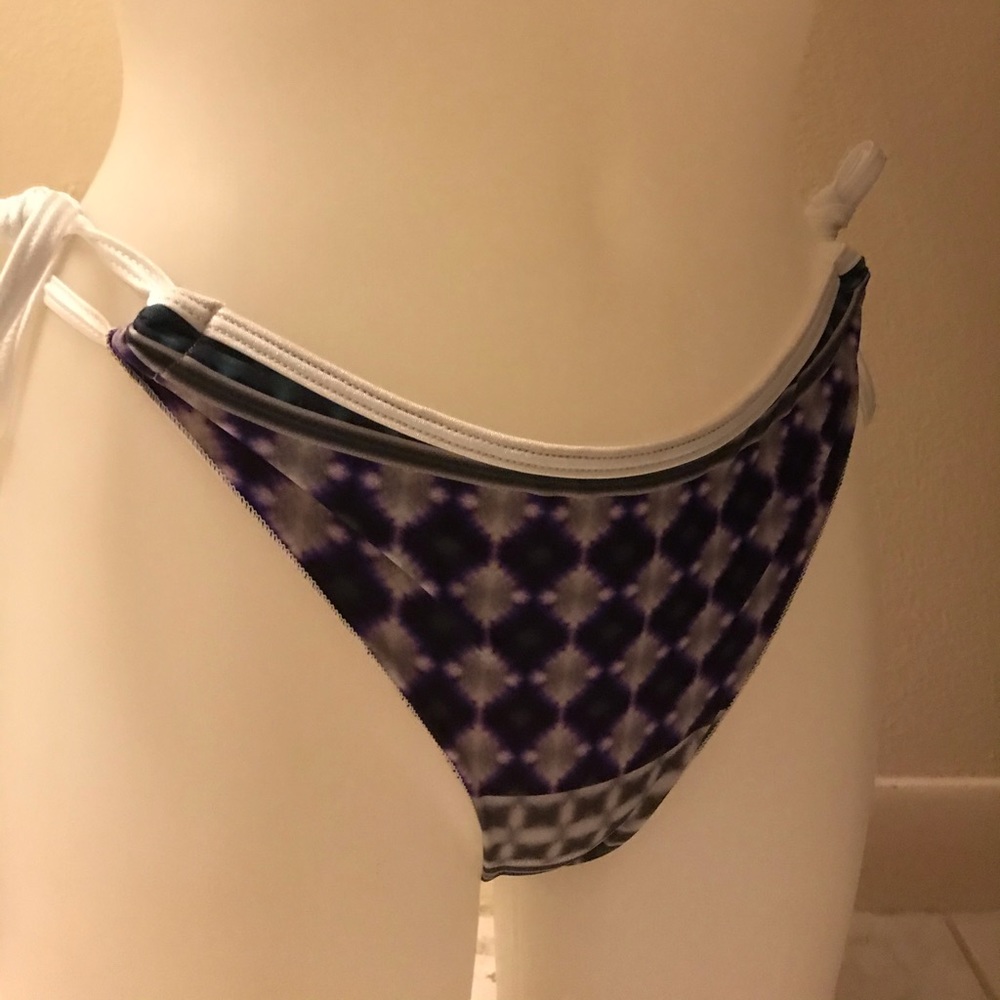 Bikini - Picture 4 of 7